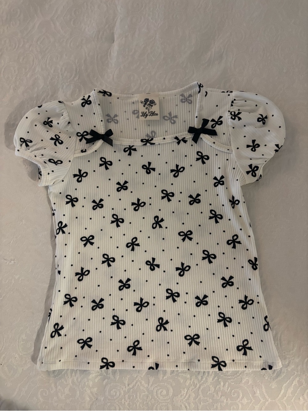 a.n.a White Short-Sleeve Ribbed Top with Black Bow Print